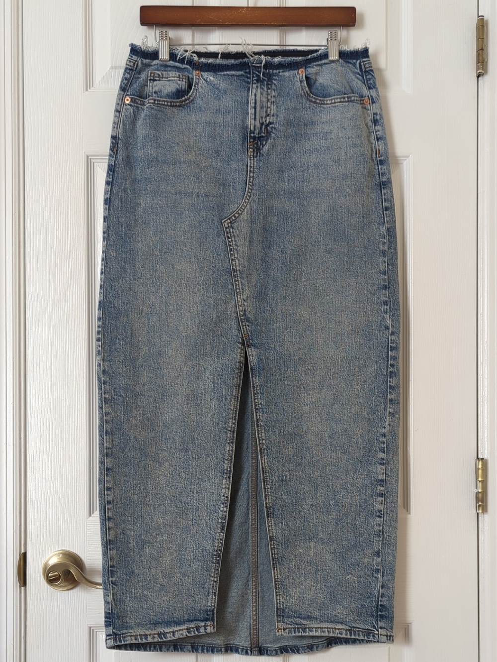 Wild Fable Classic Medium Wash Frayed Low Waisted Front Slit Denim Maxi Skirt 8 - Picture 1 of 11
